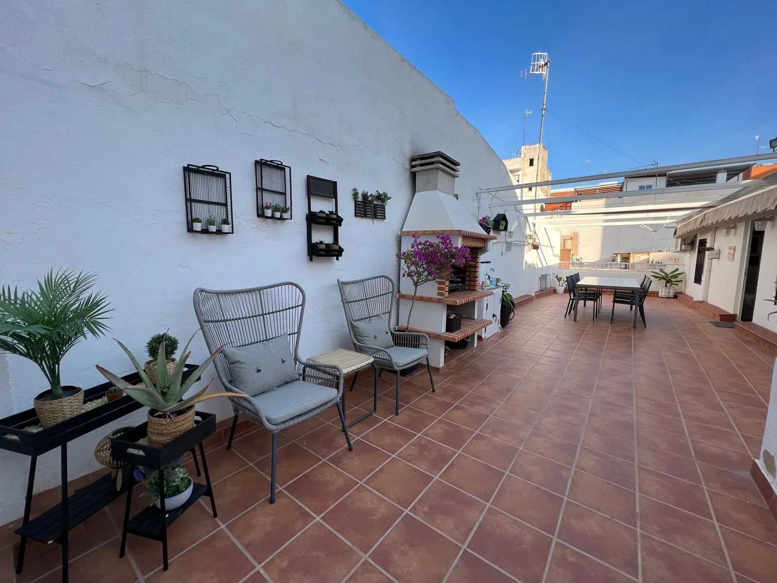 Casa con terraza en calle León, después